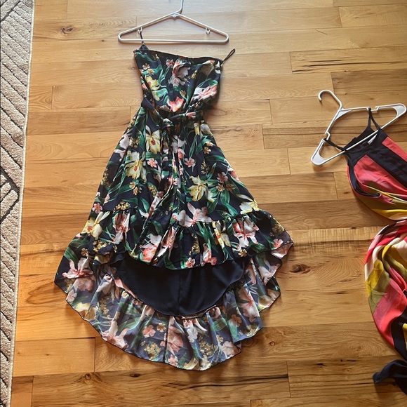 Lot of 2 Floral hi low strapless dress & Striped Multicolor center hi sides low - Picture 8 of 8